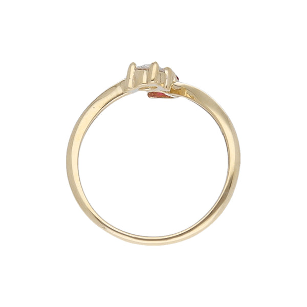 Anillo diseño especial con sintéticos en oro amarillo 14 kilates.