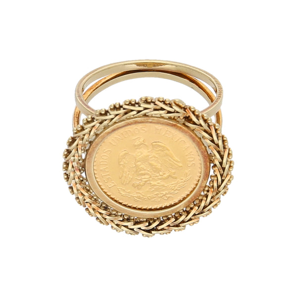 Anillo tipo sello con una moneda de dos y medio pesos oro mexicano 21.6 kilates y oro amarillo 14 kilates.