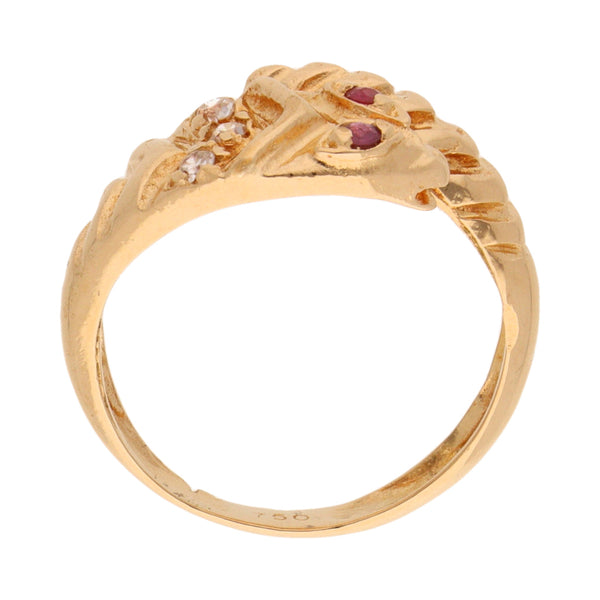 Anillo diseño especial motivo serpiente con rubíes y circonias en oro amarillo 18 kilates.