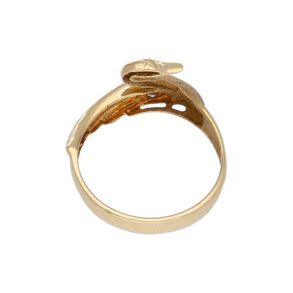 Anillo diseño especial motivo cisne con diamantes en oro amarillo 18 kilates.