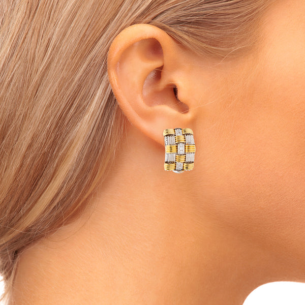 Aretes diseño italiano con diamantes en oro dos tonos 18 kilates.