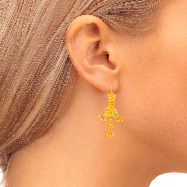 Aretes articulados con colgantes en oro amarillo 22 kilates.