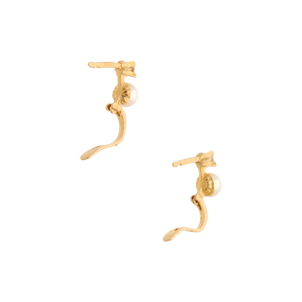 Aretes diseño especial con perlas y sintéticos en oro amarillo 18 kilates.