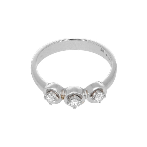 Anillo diseño italiano con diamantes en oro blanco 18 kilates.