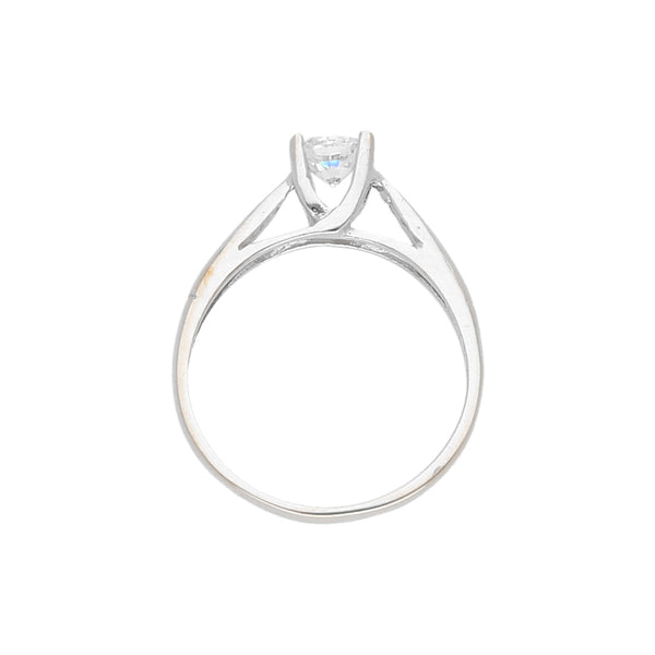 Anillo calado con circonia en oro blanco 14 kilates.