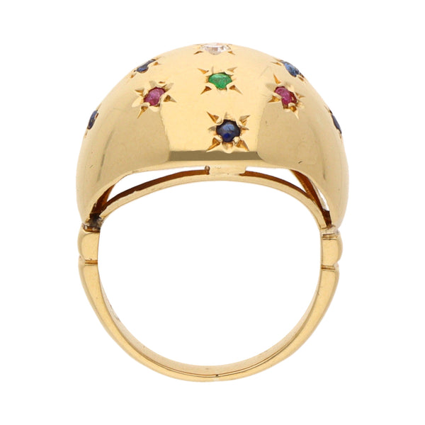 Anillo diseño especial con diamantes, zafiros, esmeraldas y rubíes en oro amarillo 18 kilates.