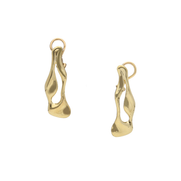 Aretes diseño especial en oro amarillo 18 kilates.