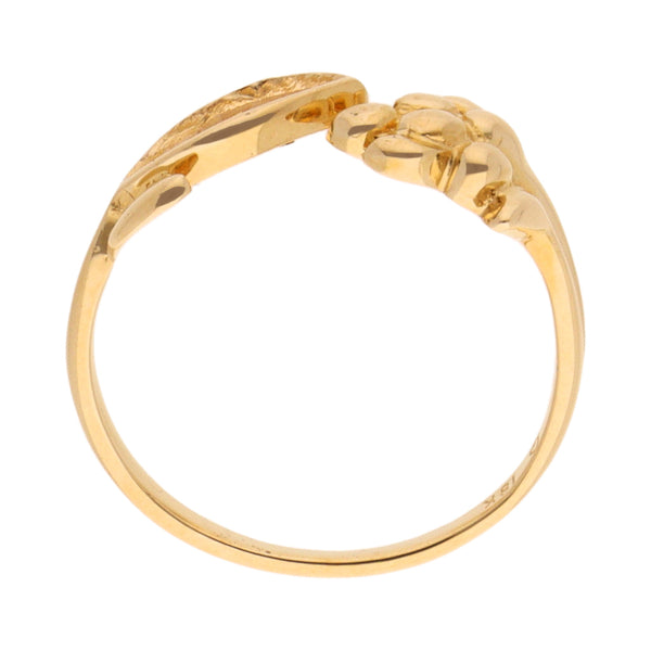 Anillo abierto motivo floral en oro amarillo 18 kilates.