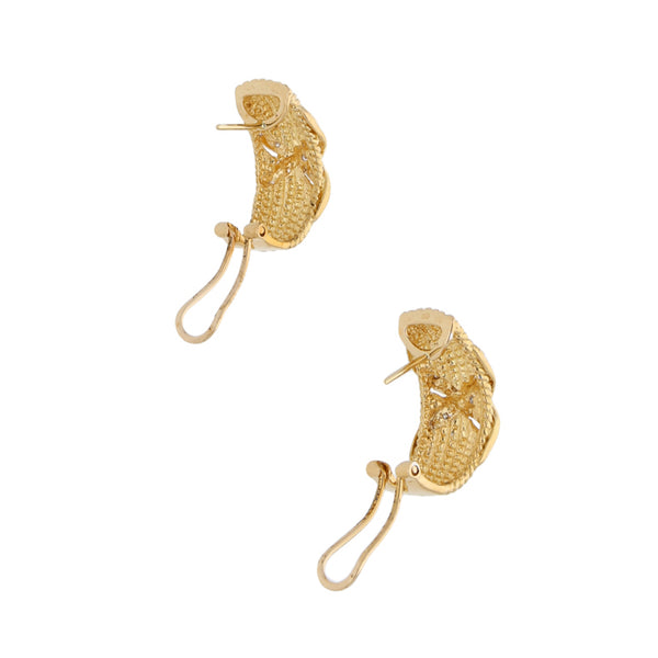 Aretes estilizados con diamantes en oro amarillo 18 kilates.