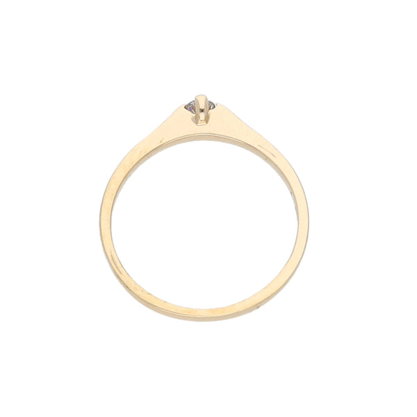 Anillo solitario con diamante en oro amarillo 14 kilates.