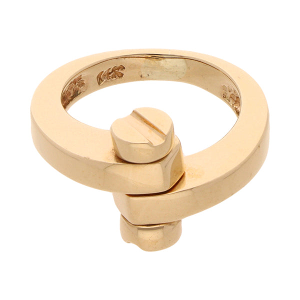 Anillo diseño especial motivo tornillos simulados en oro amarillo 14 kilates.