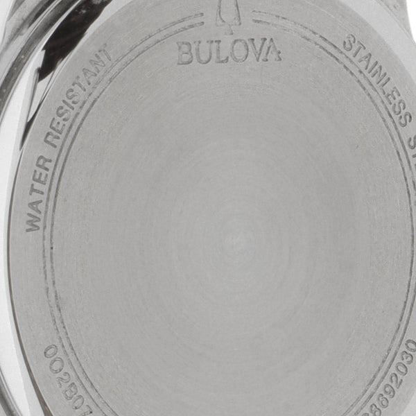 Reloj Bulova para dama en acero inoxidable correa piel.