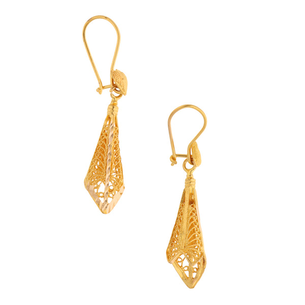 Aretes calados con colgantes de filigrana en oro amarillo 18 kilates.