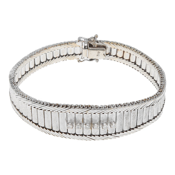 Pulsera boleada con diamantes en oro blanco 18 kilates.