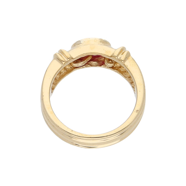 Anillo acanalado con rubí en oro amarillo 18 kilates.