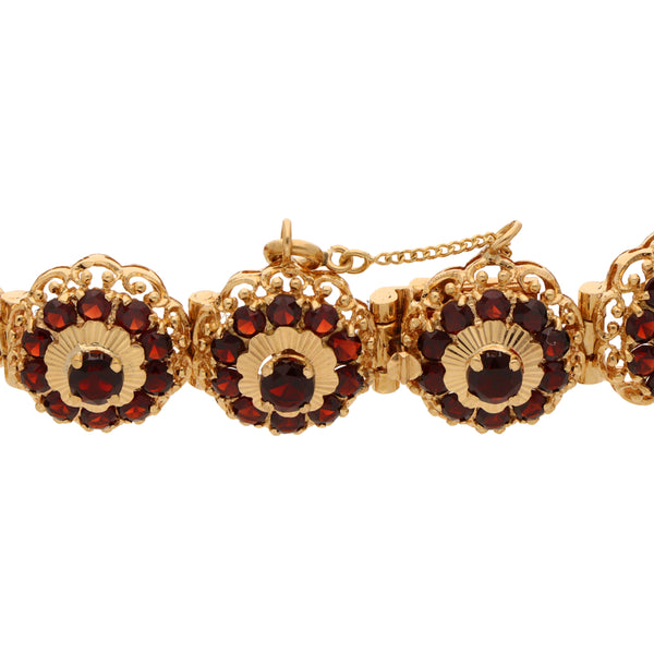 Pulsera eslabón articulado con granates en oro amarillo 18 kilates.