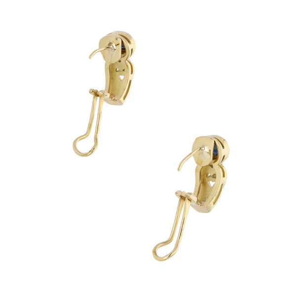 Aretes estilizados con zafiros y diamantes en oro amarillo 18 kilates.