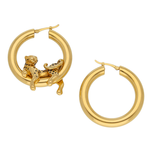 Arracadas huecas firma Charles Garnier motivo felino con esmalte en oro amarillo 18 kilates.