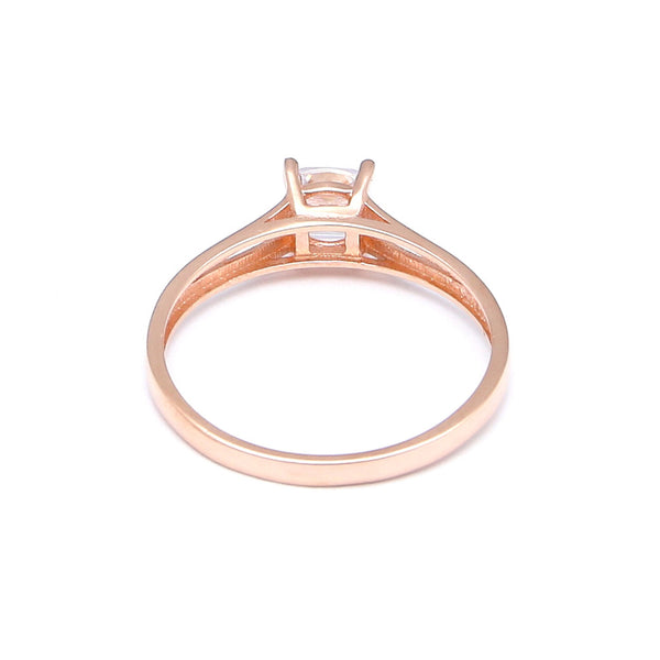 Anillo solitario con circonia en oro rosa 14 kilates.