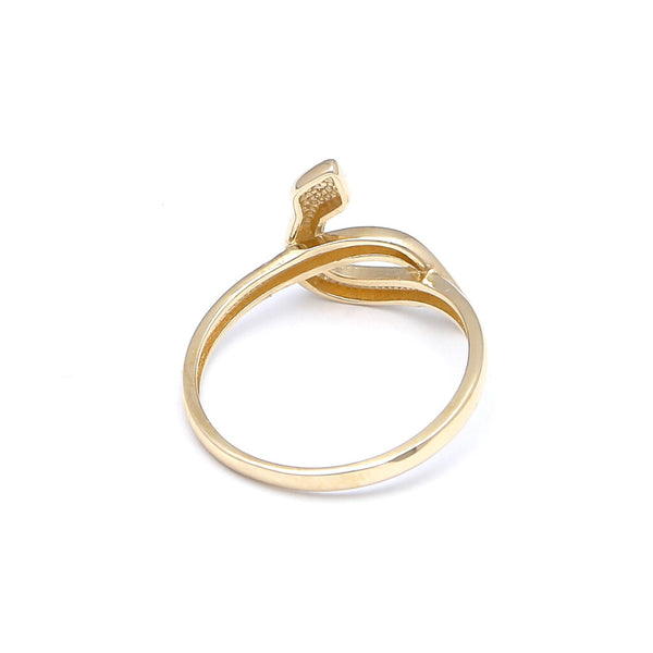 Anillo liso motivo serpiente en oro amarillo 14 kilates.