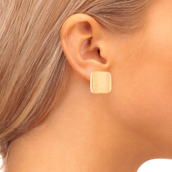 Aretes huecos ondulados en oro amarillo 14 kilates.