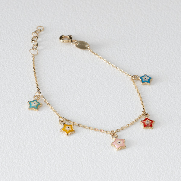 Pulsera infantil eslabón cruzado con cinco dijes motivo estrella y esmalte en oro amarillo 14 kilates.