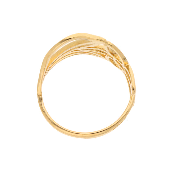 Anillo calado motivo floral en oro amarillo 18 kilates.