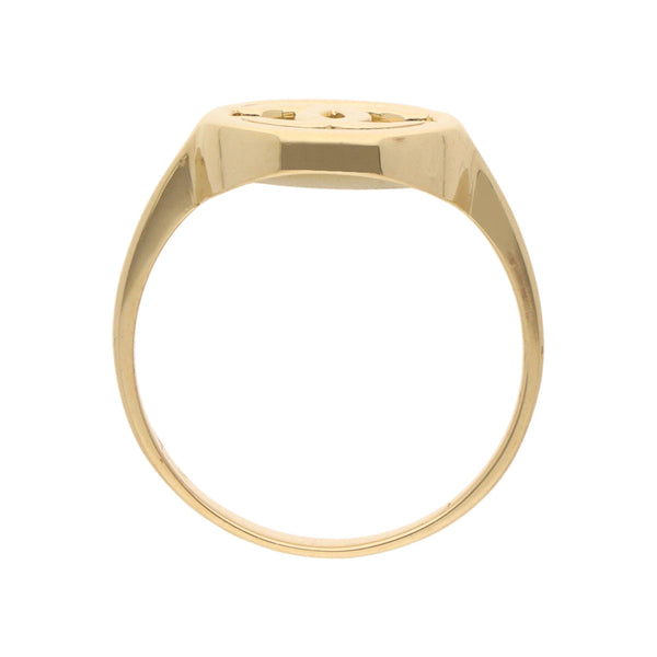 Anillo tipo sello con madre perla en oro amarillo 14 kilates.