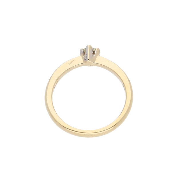 Anillo solitario con diamante en oro amarillo 14 kilates.