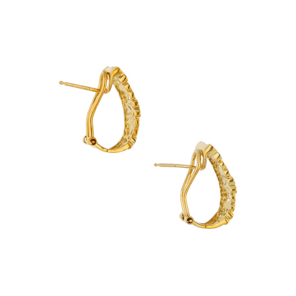 Aretes calados con diamantes en oro amarillo 18 kilates.