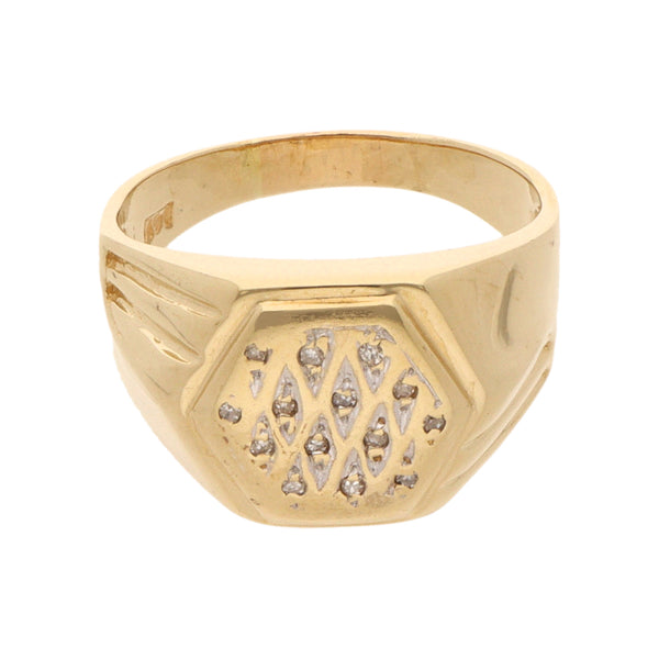 Anillo tipo sello con diamantes en oro amarillo 14 kilates.