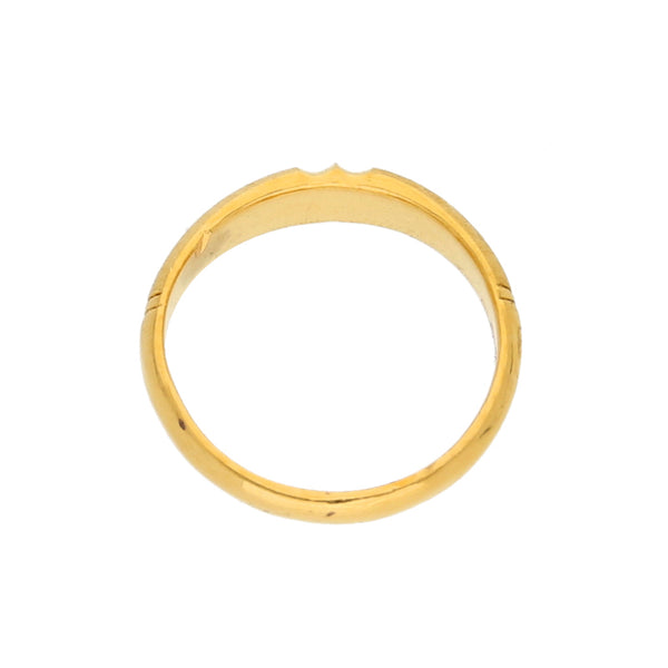 Anillo satinado en oro amarillo 22 kilates.