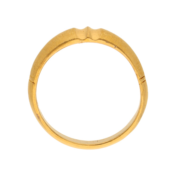 Anillo satinado en oro amarillo 22 kilates.