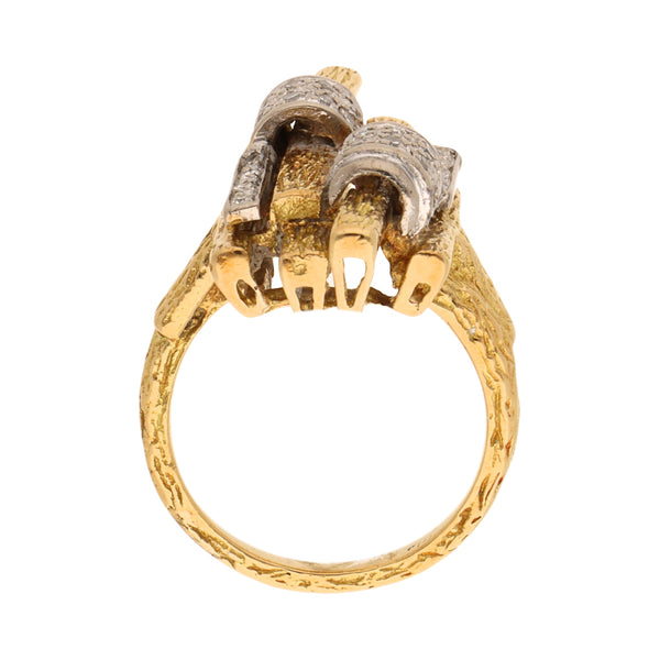 Anillo calado con diamantes en oro dos tonos 18 kilates.