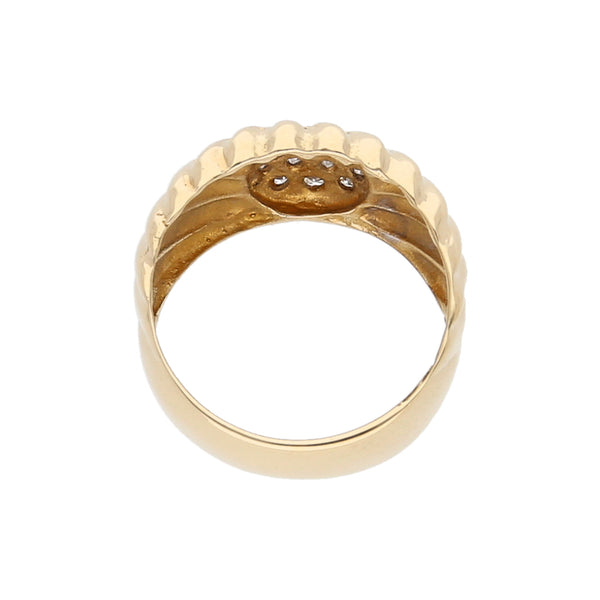 Anillo estilizado con diamantes en oro amarillo 14 kilates.