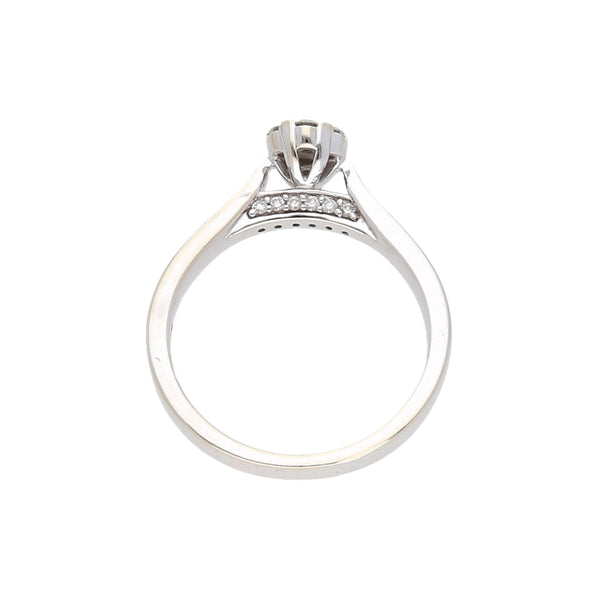 Anillo calado con diamantes en oro blanco 14 kilates.