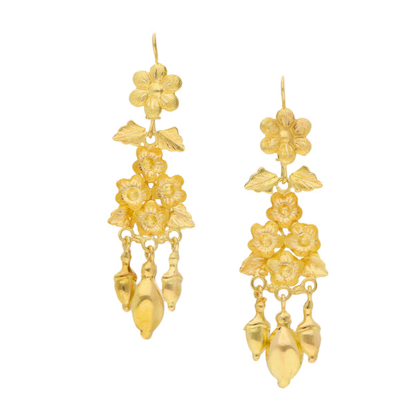 Aretes articulados con colgantes motivo floral en oro amarillo 18 kilates.