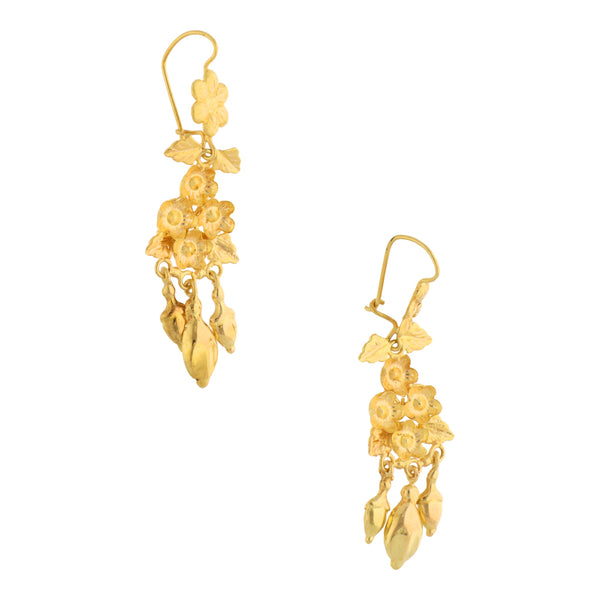 Aretes articulados con colgantes motivo floral en oro amarillo 18 kilates.