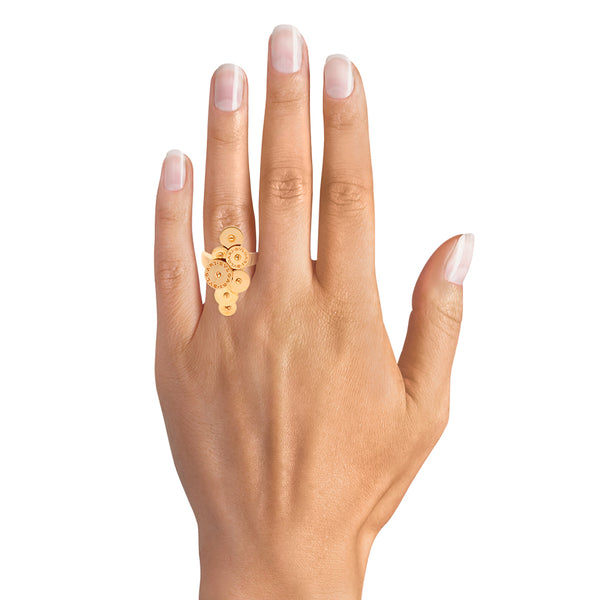 Anillo giratorio firma Bvlgari en oro amarillo 18 kilates.