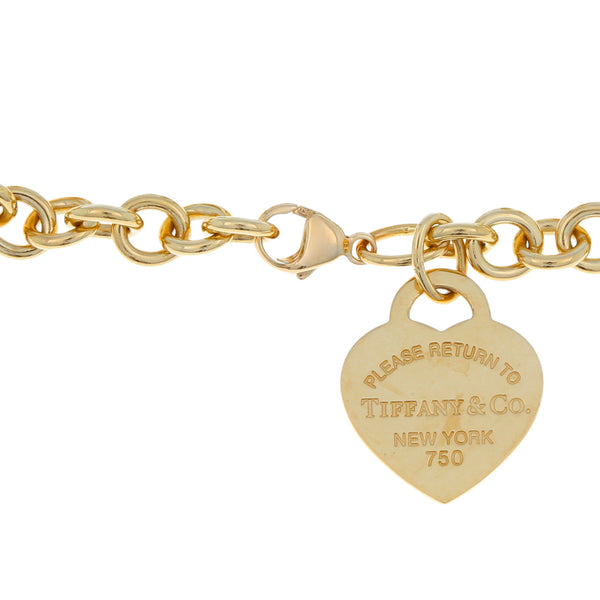 Pulsera eslabón cruzado con colgante motivo corazón firma Tiffany & Co en oro amarillo 18 kilates.