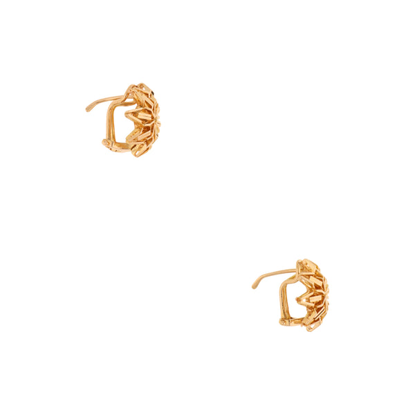 Aretes calados en oro amarillo 18 kilates.