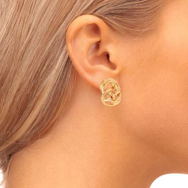 Aretes tubulares firma Tane en oro amarillo 18 kilates.