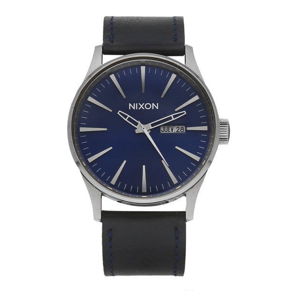 Reloj Nixon para caballero en acero inoxidable correa piel.