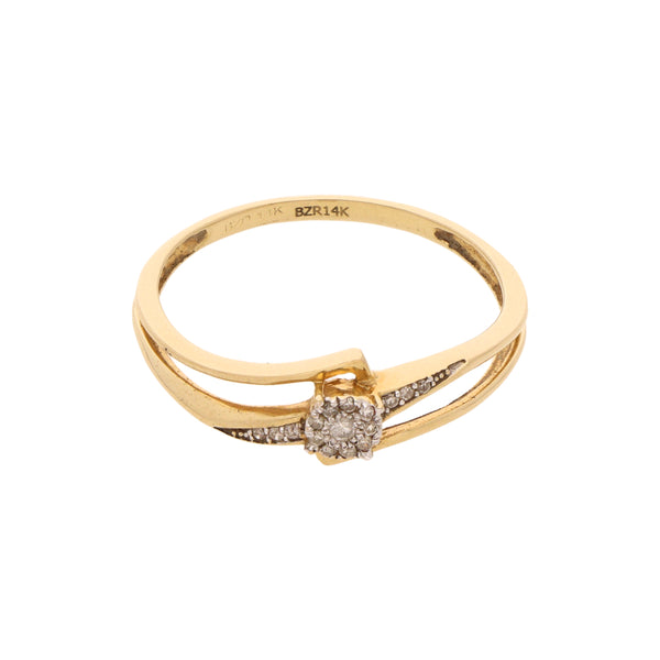 Anillo calado con diamantes en oro amarillo 14 kilates.