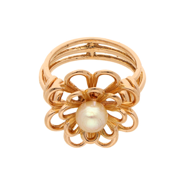 Anillo calado con perla motivo floral en oro amarillo 18 kilates.