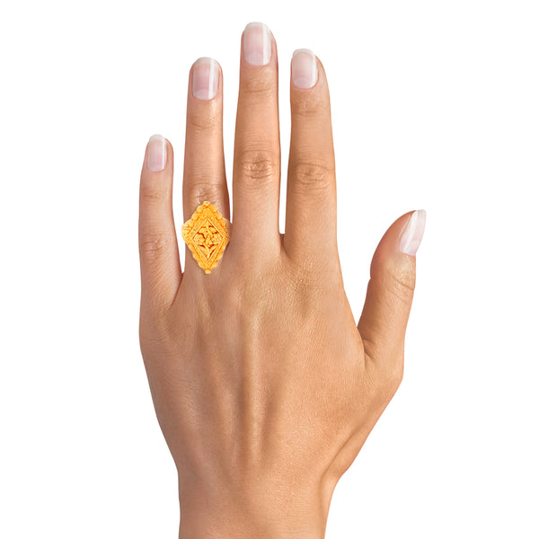 Anillo calado motivo floral en oro amarillo 21 kilates.