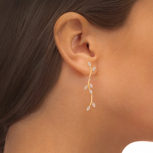Broqueles diseño especial con diamantes firma Tous en oro amarillo 18 kilates.