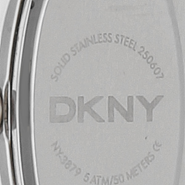 Reloj DKNY para dama en acero inoxidable.