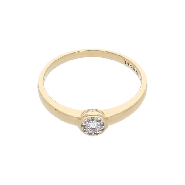 Anillo liso con diamantes en oro amarillo 14 kilates.