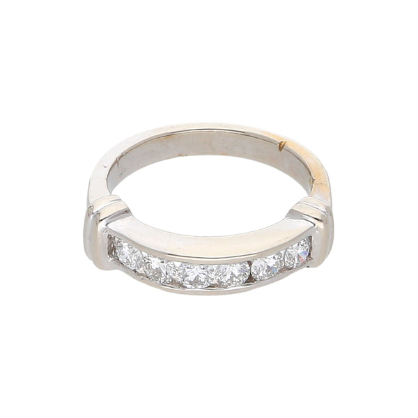 Anillo estilizado con diamantes en oro blanco 14 kilates.